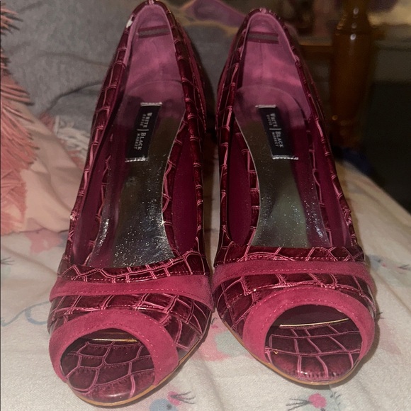 White House Black Market Burgundy Peep Toe Heels - Picture 1 of 2